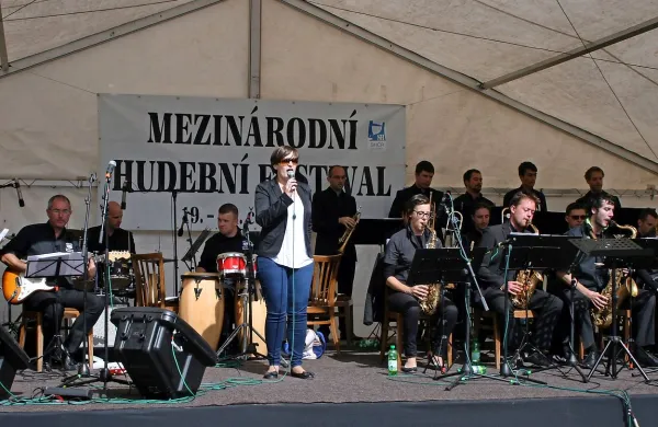 Jazz Punt Big Band s pevko Tanjo Srednik je na Češkem 
pometel s konkurenco.