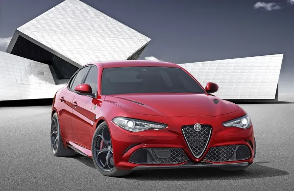 Alfa romeo giulia: v njenih rokah je dobršen del usode te 
legendarne avtomobilske hiše.