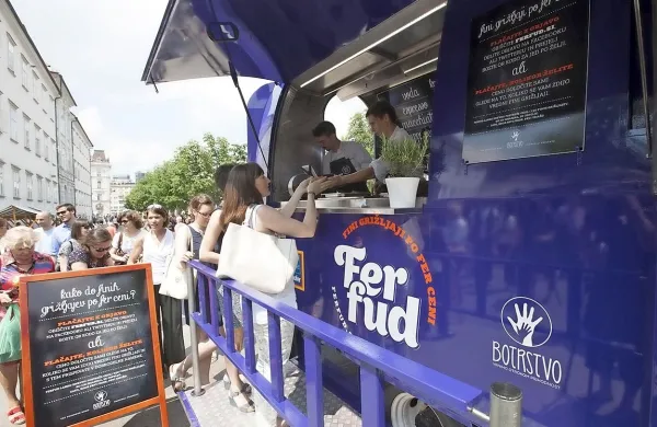 Jutri ob 19. uri bo Ferfud v Sežani na Mladifestu, v nedeljo ob 
15. uri pa za koprsko tržnico. 
