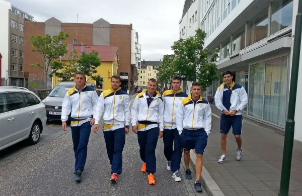 Del koprske nogometne ekipe med sprehodom po ulicah 
islandske prestolnice.