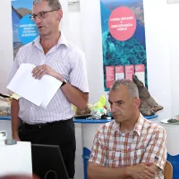 &ldquo;Bodite ljubeznivi in posesajte svoj mulj&rdquo;
