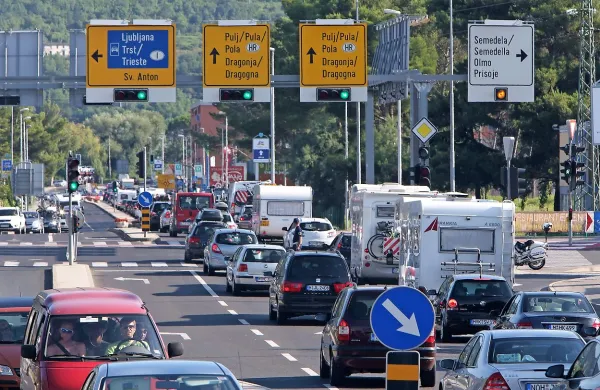 Tudi za primorske  ceste bo prvi julijski konec tedna  prva večja 
prometna preizkušnja turistične sezone.