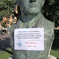 V več krajih po Sloveniji so se pojavili transparenti in plakati v 
znak solidarnosti z Grki ob nedeljskem referendumu.