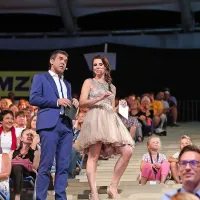 Mario Galunič in Lorella Flego sta v svojem prepoznavnem 
slogu odlično izpeljala prireditev.