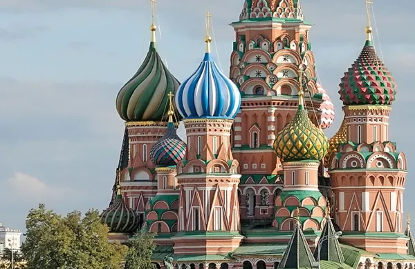 V bližini moskovskega Rdečega trga sta se sporekla Lenin in 
Stalin. Padli so celo udarci.