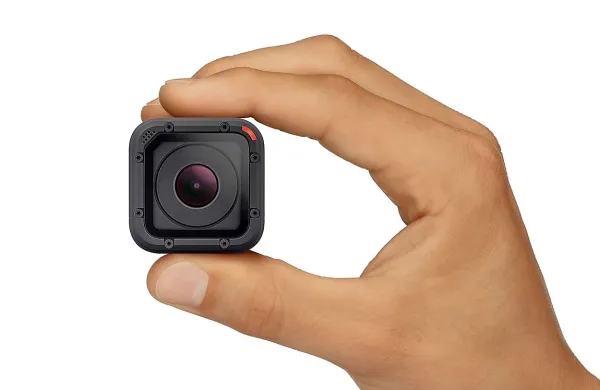 Kamera  GoPro Hero4 Session je za 50 odstotkov manjša in 
za 40 odstotkov lažja od najnaprednejših kamer v rangu 
GoPro.
