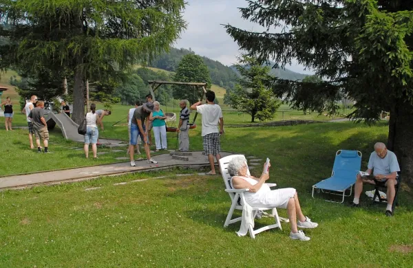 Na Lokvah si ljudje v miru in na svežem zraku “polnijo baterije”.