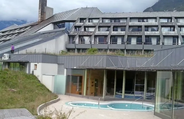 Hotelski kompleks Kanin je danes kupila družba Alpe Adria 
Hoteli d.o.o., za katero stoji ruski lastnik.