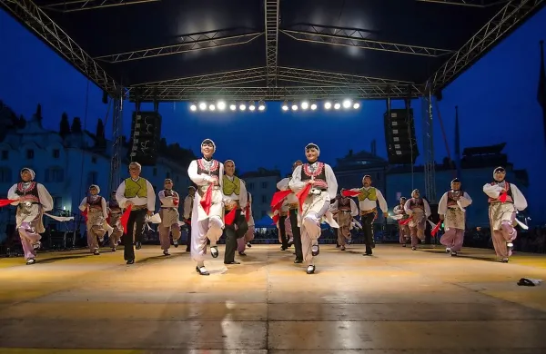 Turška folklorna skupina Hoyt Çankaya iz Ankare je na 
festivalu nastopila prvič. 