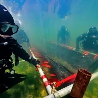 Deblak so odkrili že v 80. letih. Zdaj ko je na suhem, sledi 
dolgotrajen postopek restavriranja.