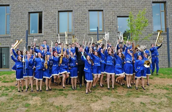 Pihalni orkester Koper pod vodstvom dirigenta Nejca Sukljana se je na tekmovanju v Veliki Britaniji, ki so ga 
organizirali v okviru Nacionalnega simpozija za pihalne orkestre v Canterburyju, uvrstil na tretje mesto v konkurenci 
odraslih orkestrov.