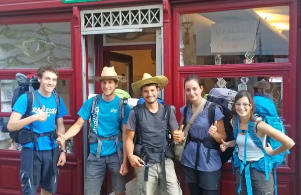 Ipavčev muzej v Ljubljani si je z zanimanjem ogledala 
skupinica belgijskih in francoskih štoparjev.
