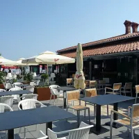 Bar Svetilnik Izola je odprl vrata zadnje dni junija, uradno  
odprtje je bilo prejšnji teden.