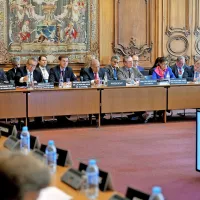 Predsednik vlade Miro Cerar je danes v nagovoru članov 
komisije za zunanje zadeve francoske narodne skupščine 
poudaril, da se Slovenija vrača na pot perspektivnih držav.