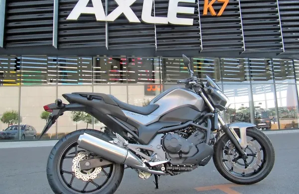 Honda NC 750 S: motocikel za motoriste in motoristke, ki 
imajo radi umirjeno vožnjo.