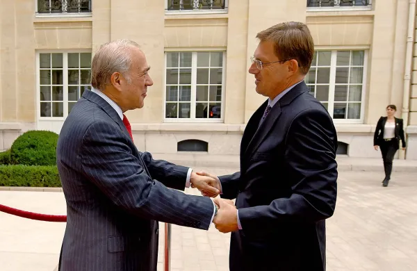 Miro Cerar je  obiskal Organizacijo za ekonomsko sodelovanje in razvoj, kjer se je sestal z generalnim sekretarjem 
Angelom Gurrio 