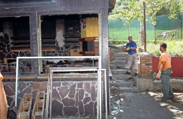 Delavci Marvasa so pred leti odstranili tudi objekte pod 
Belvederjem, čeprav je sodni izvršitelj izbral drugega izvajalca. 