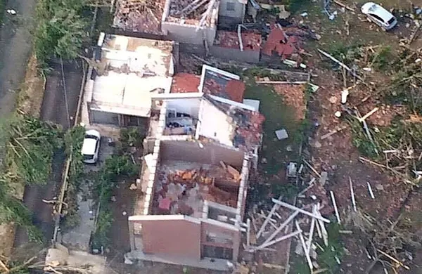 Tornado, ki je pusto&scaron;il po Bene&scaron;kem, je vzel eno življenje (video)