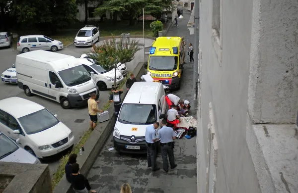 Ulica OF je bila  prizorišče hude nesreče, v kateri se je 
poškodovala 47-letna zaposlena na koprski televiziji.
