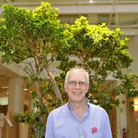  “Zadruge na trgu delujejo kot vsa ostala podjetja, ampak se 
od njih razlikujejo, da so usmerjene v razvoj lokalnega okolja,” 
poudarja Bruno Roelants.