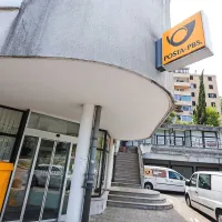 Poslovalnica Pošte Slovenije v koprskem naselju Markovec, 
kjer je novopečeni milijonar vplačal dobitno srečko.