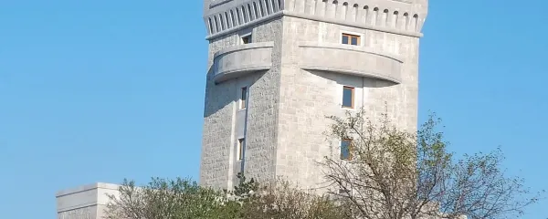 Spomenik braniteljem slovenske zemlje na Cerju.