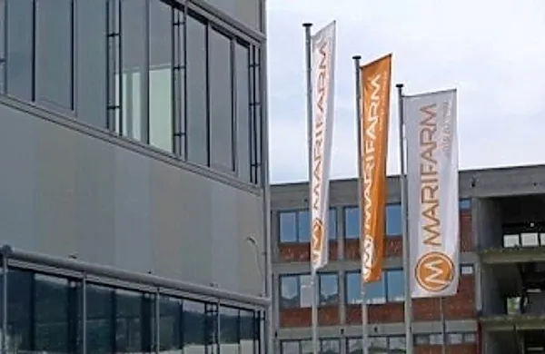 Za nakup večinskega deleža v hčerinski družbi Marifarm 
mariborskega javnega zavoda Lekarne Maribor sta po neuradnih podatkih Večera prispeli dve ponudbi. To naj bi oddali 
ukrajinski Arterium Corporation in Labiofam Europa, podjetje 
z italijanskim lastnikom in sedežem v Kopru.