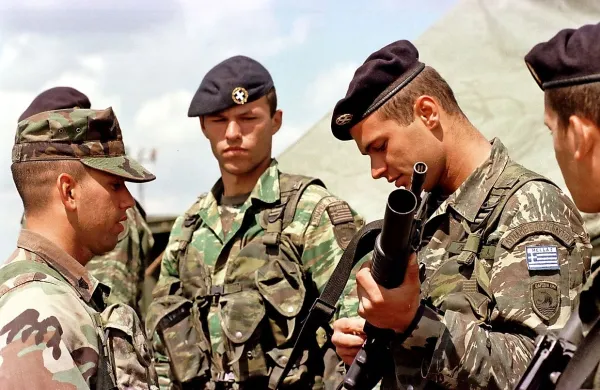 Kljub splošni krizi izdatki za obrambo v Grčiji ostajajo 
visoki.