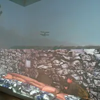 Tako je videti (v živo pa tudi slišati) napad v posebni sobi. 