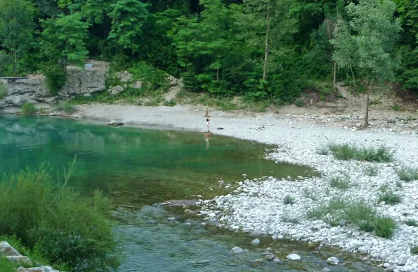 Letos je mesto, kjer je  stal začasni poletni bife, prazno.   