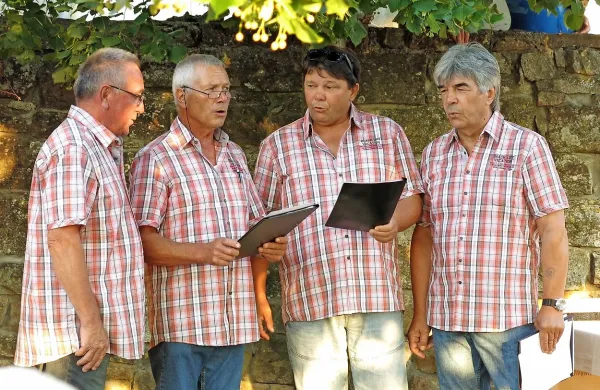 Zapela je polovica Okteta Škofije. 