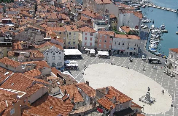 Dva od petih koncertov, na katerih se bodo predstavili 
udeleženci akademije, bosta na Tartinijevem trgu, prvi že v 
četrtek.
