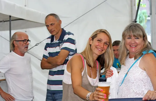 Edvard Svetlik z Iztokom Seljakom (v sredini), s snaho Evo in 
ženo Ivi. 