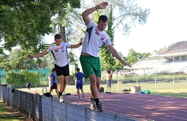 Štefan Hadalin (desno) se je na Goriškem  preizkusil na 
različnih terenih. 