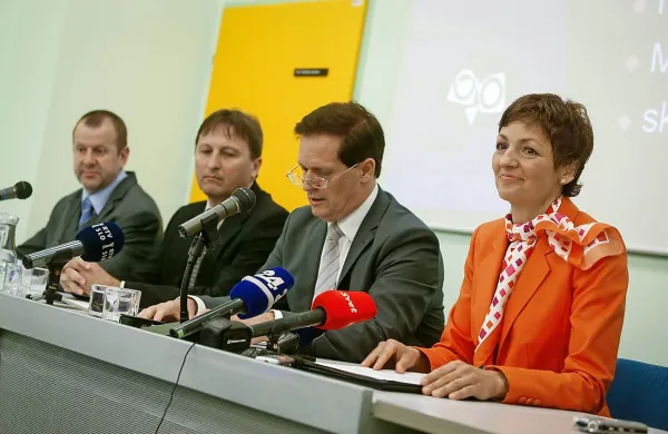 Ministrica za izobraževanje Maja Makovec Brenčič je na 
današnji novinarski konferenci čestitala vsem, ki so maturo 
uspešno opravili.