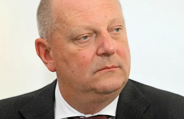 Miro Senica