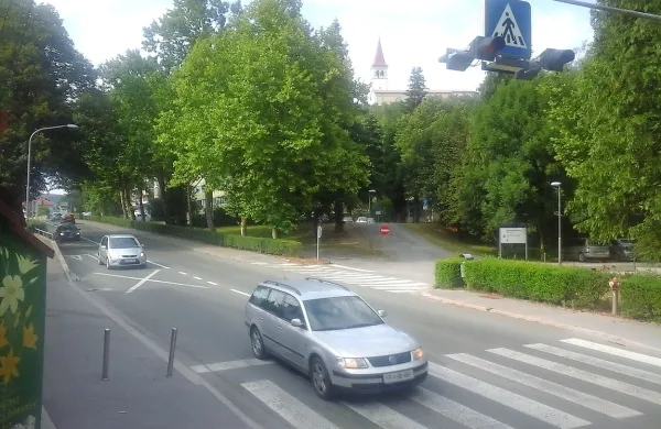 Odcep proti trnovski osnovni šoli, zdravstvenemu domu in lekarni bo prihodnje leto spremenjen.





