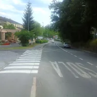 Ob Domu na Vidmu (na fotografiji levo) bodo uredili 
obračališče za šolski avtobus in parkirišča. 