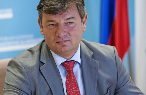Preverjanje interesa naj bi bilo po napovedih ministra za 
infrastrukturo Petra Gašperšiča končano do konca leta, 
nato bo za najprimernejši model v začetku 2016 pripravljen 
razpis za izbiro zasebnega vlagatelja.