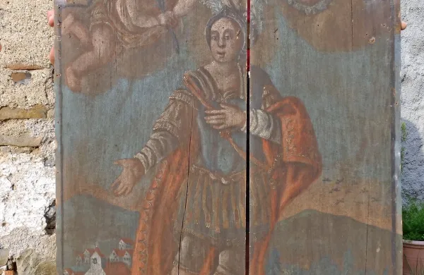 Lesena upodobitev domnevno sv. Kancijana se je dolgo časa 
skrivala pod novejšo sliko tega svetnika