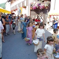 Osrednja prireditev je povezala vsa društva in  vse generacije Volčanov ter prebivalcev ostalih 
vasi v krajevni skupnosti.