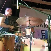 Trio Sveti napolnil izolski Hangar