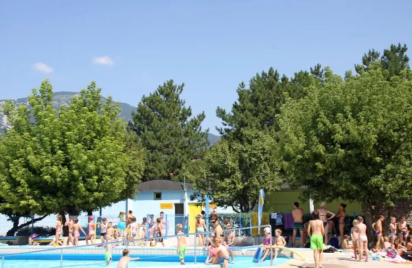 Mladi v pestri počitniški ponudbi v Ajdovščini še posebej 
uživajo na kopališču. 