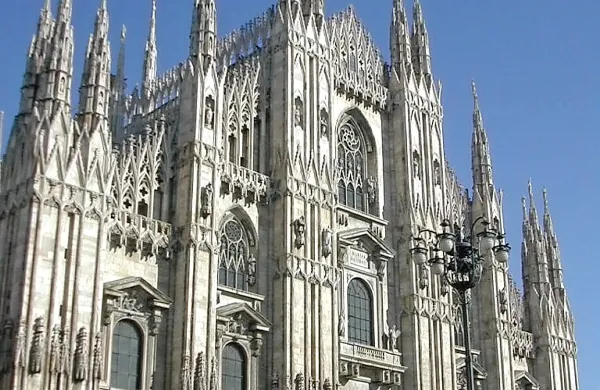 Milano je postal prvo mesto na svetu, ki meščanom in 
turistom ponuja izposojo skuterjev po modelu delitve avtomobilov.