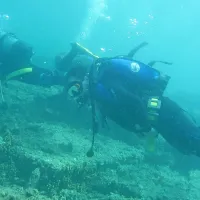 Bloki iz peščenjaka ležijo na treh metrih globine.