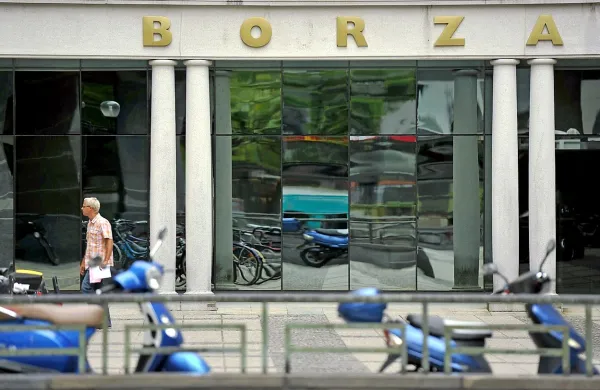 Zagrebška borza bo nakup Ljubljanske borze izvedla po 
pridobitvi soglasij s strani nadzornih organov obeh držav in 
po dokapitalizaciji Zagrebške borze, so danes sporočili iz 
Ljubljanske borze.