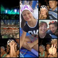 S temle koncertnim albumčkom bosta spomine na nepozaben koncert 
v Padovi še dolgo obujali prijateljici iz vrtca, mladi, a že veliki pevčevi 
oboževalki Maruša in Ula. Pa tudi njuni starši.    