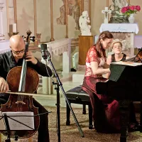 Cerkev Device Marije v Polju je zapolnil koncert virtuoza na 
violončelu, profesorja Jaka Stadlerja, in učencev. 