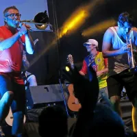  Pihalca Gianluca Ria in Gabriele Blandini: “Manu Chao vrača 
energijo občinstvo.” 
