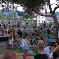 Koper, mesto novih otrok cvetja, a le za en dan, noč. 